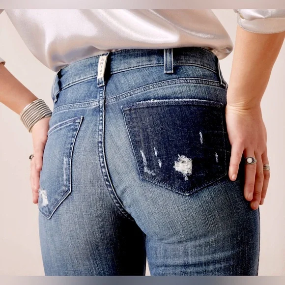 NWT Ariat High Rise Thea Flares Jeans Sz 27R - Picture 3 of 16